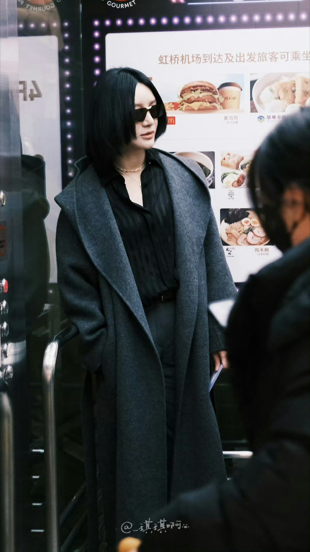 尚雯婕合伙人路透满血复活，气场依旧！大衣墨镜加持，健健康康登场，接下来认真搞事业