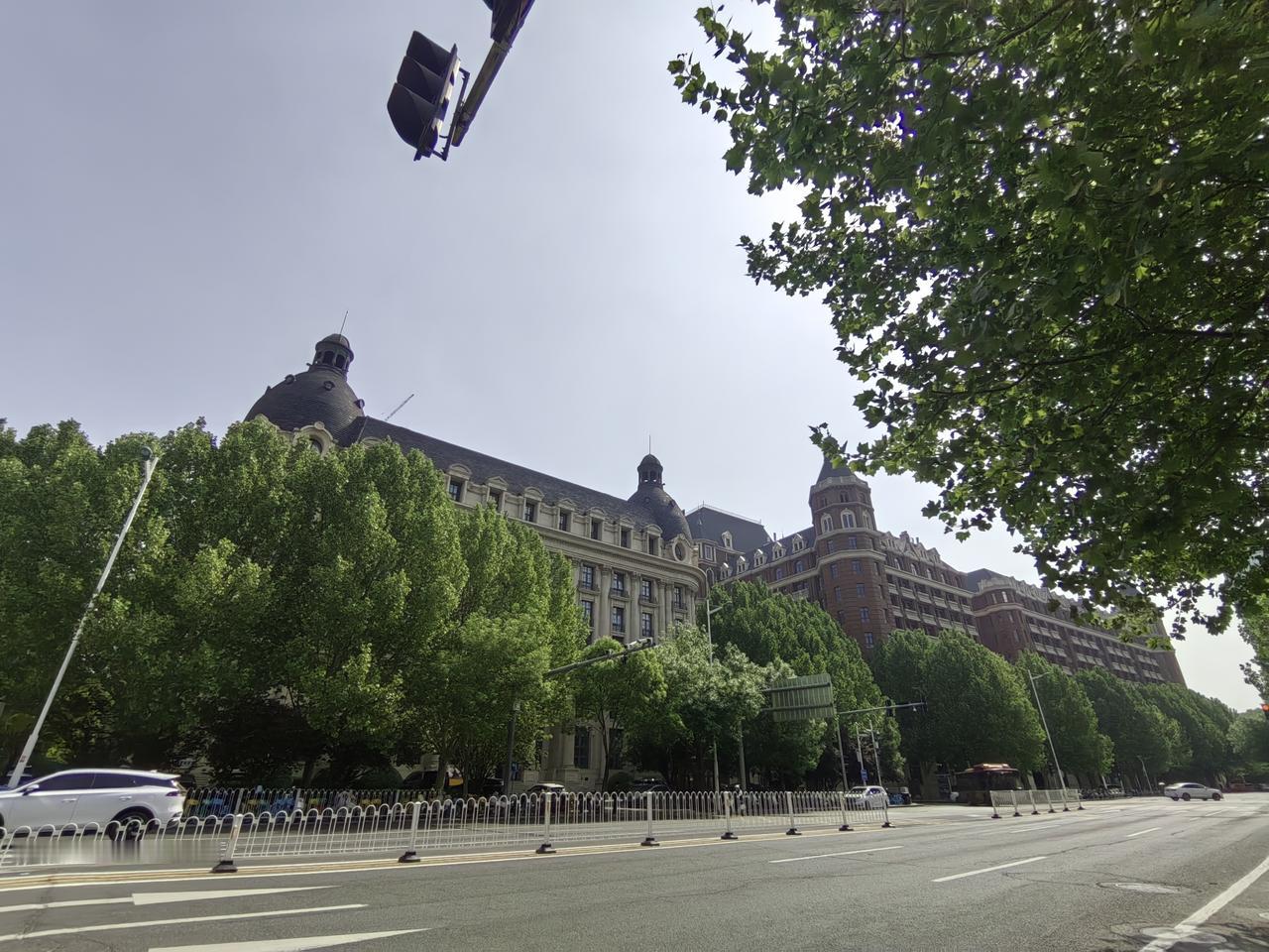 早晨沿着宜白路，榆关道，光荣道，勤俭路，红旗北路，红旗路一路上班，14公里。中午