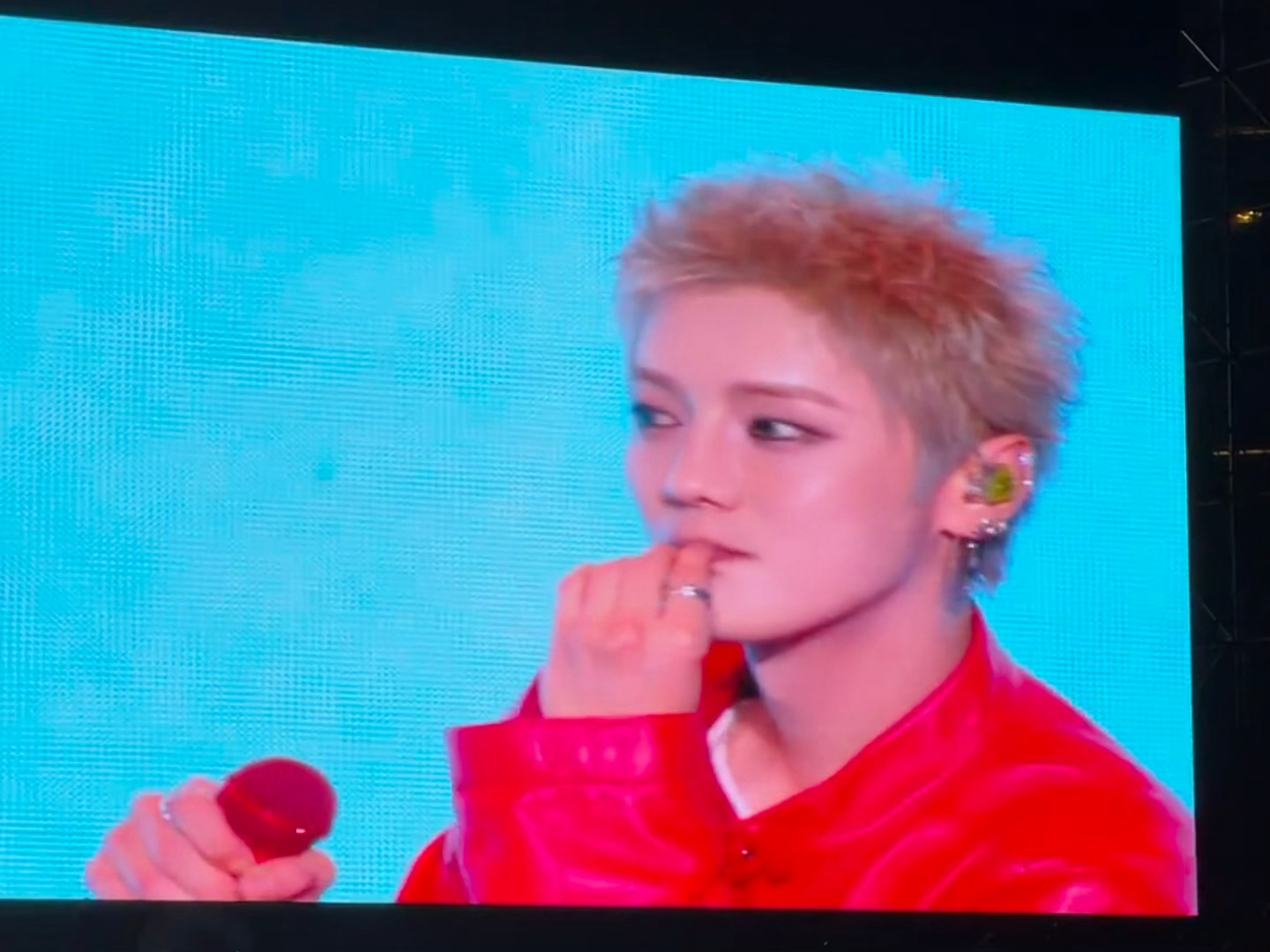 好萌啊这一下 🤏🏻鹿晗gapday音乐节﻿