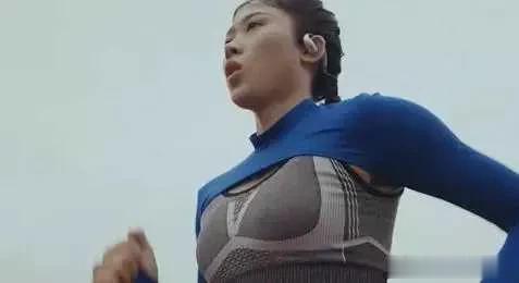 官方公告！吴燕妮正式宣布代言某品牌耳机的广告词:运动是真的。#我也自己代言#