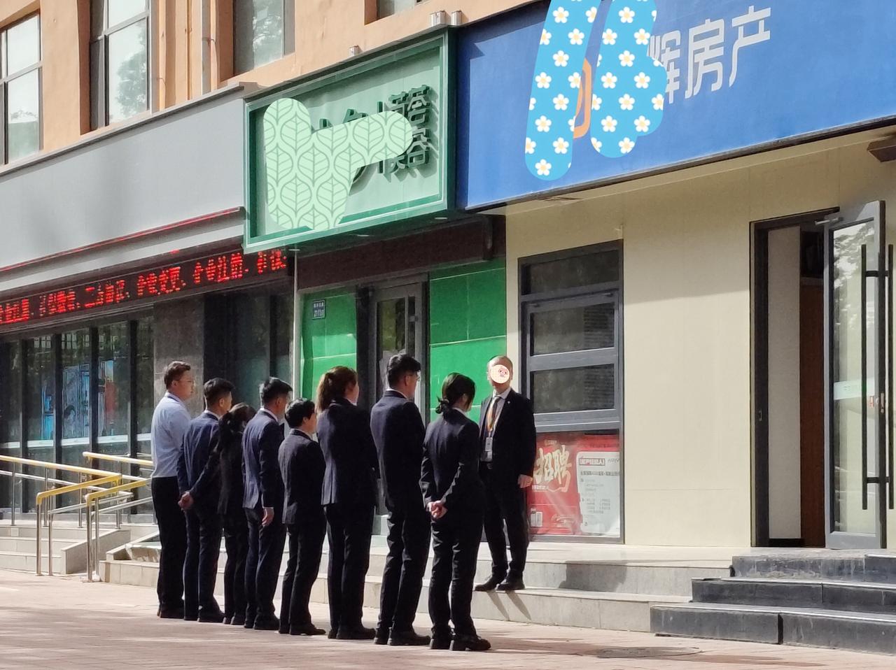 有人就有组织
有组织就有头头
有头头就需要体现其地位价值
体现头头的地位价值就需