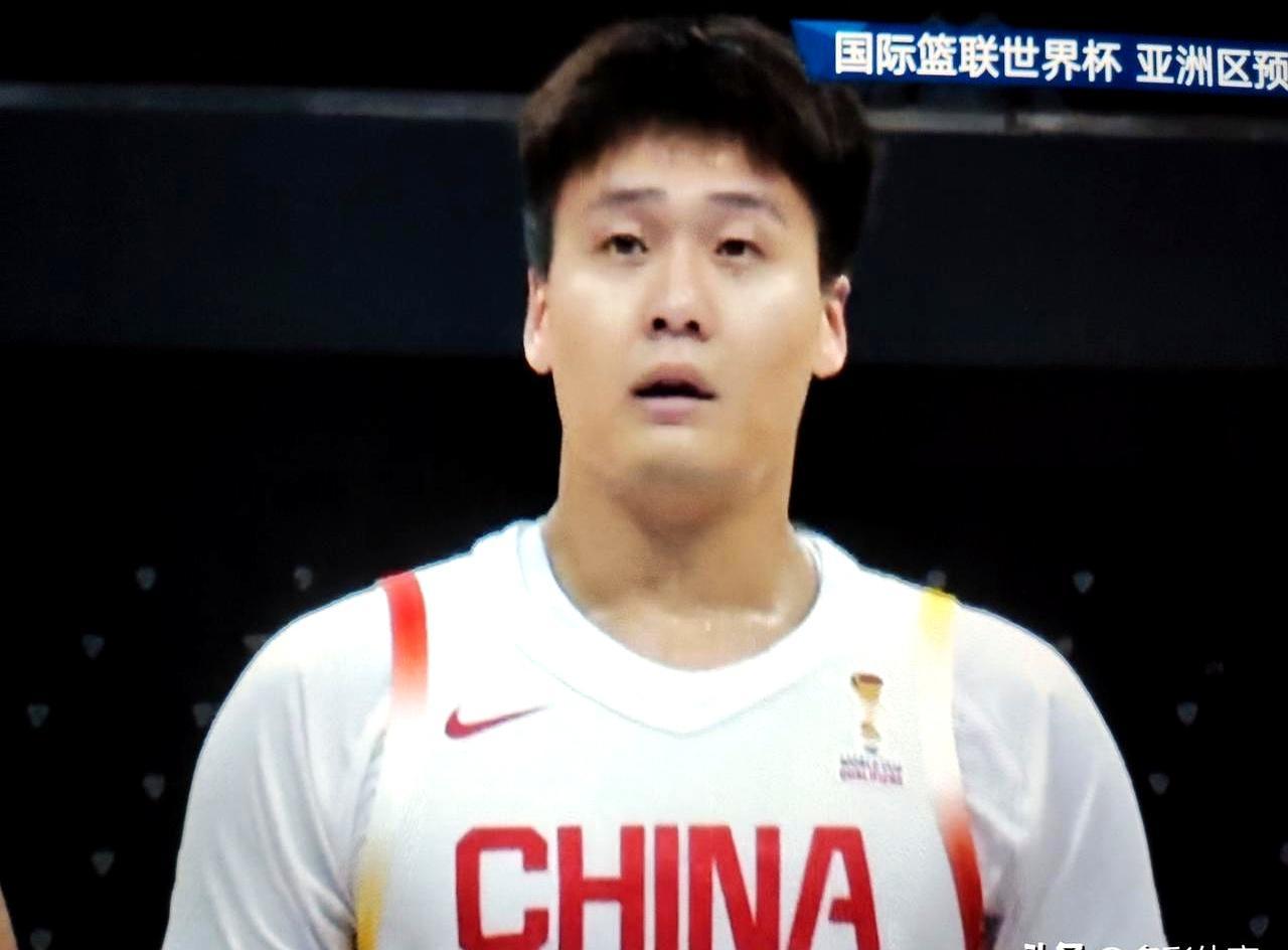 两场比赛，分别落后十五分和十一分，这支残阵中国男篮全翻盘了。
 
打中国台北，三