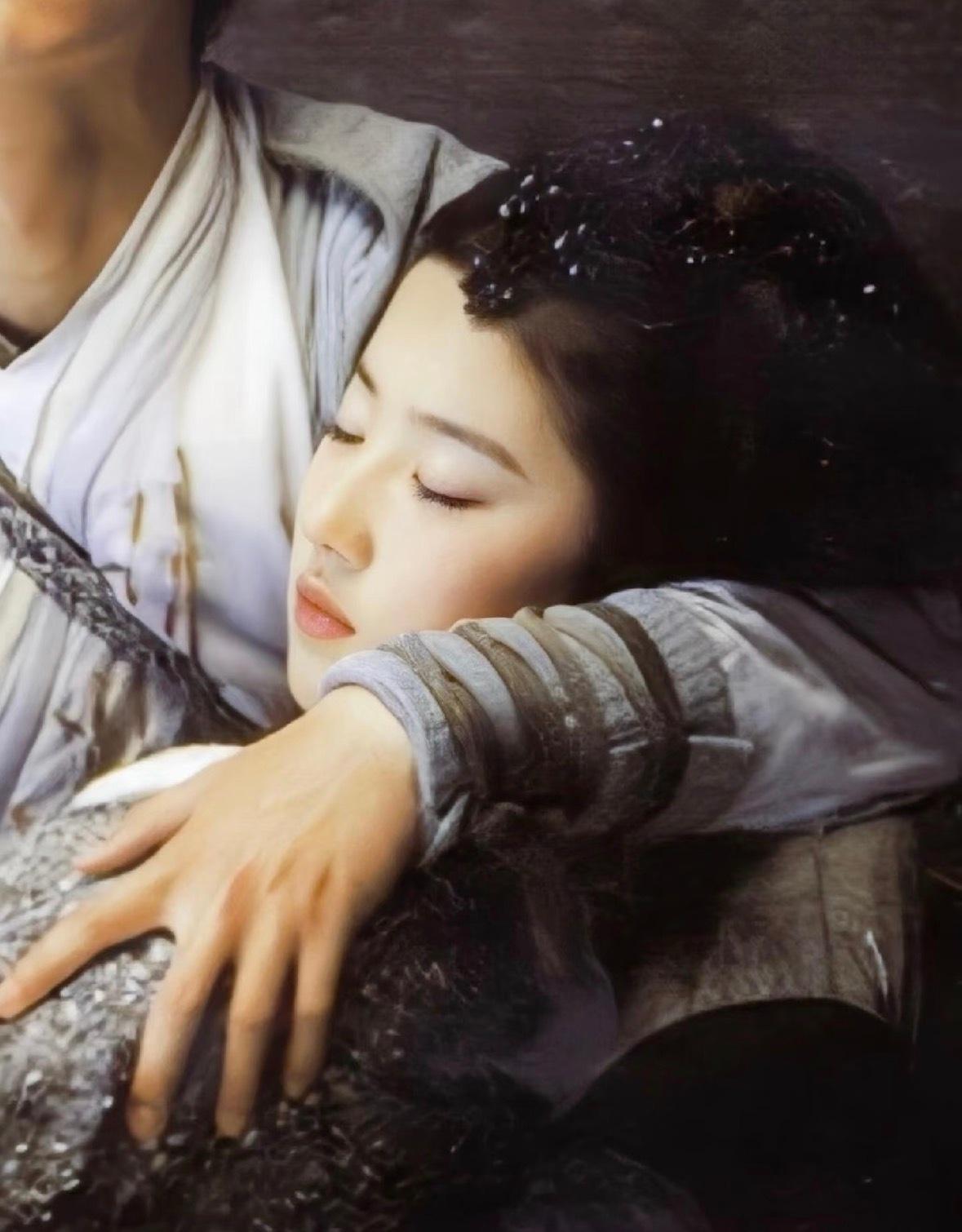 神仙姐姐刘亦菲演的赵灵儿真的好美好有灵气一颦一笑都牵动了剧粉的心弦... 
