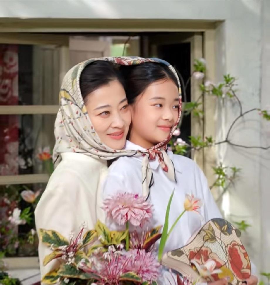 梅婷：朵朵，知道你为啥叫曾慕梅吗？
 
曾代表爸爸，梅代表妈妈，慕则藏着爱慕的意