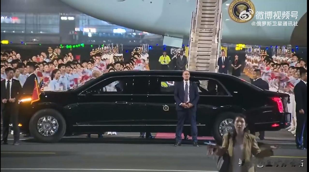 美国总统特朗普的座驾，竟然是加长版的，外表看上去大气上档次，又有满满的安全感。