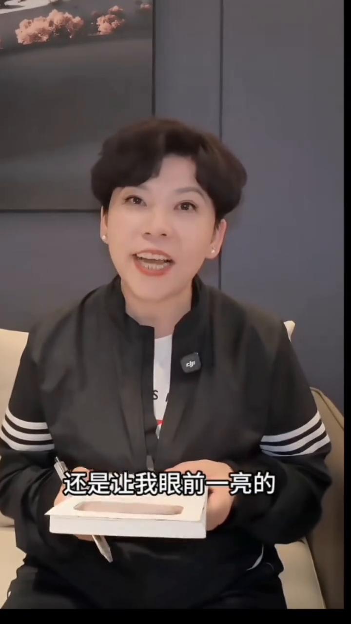 祝贺蒯曼和覃予萱获得了刚刚结束的全国锦标赛的女子双打的冠军。可以说这场比赛是大家