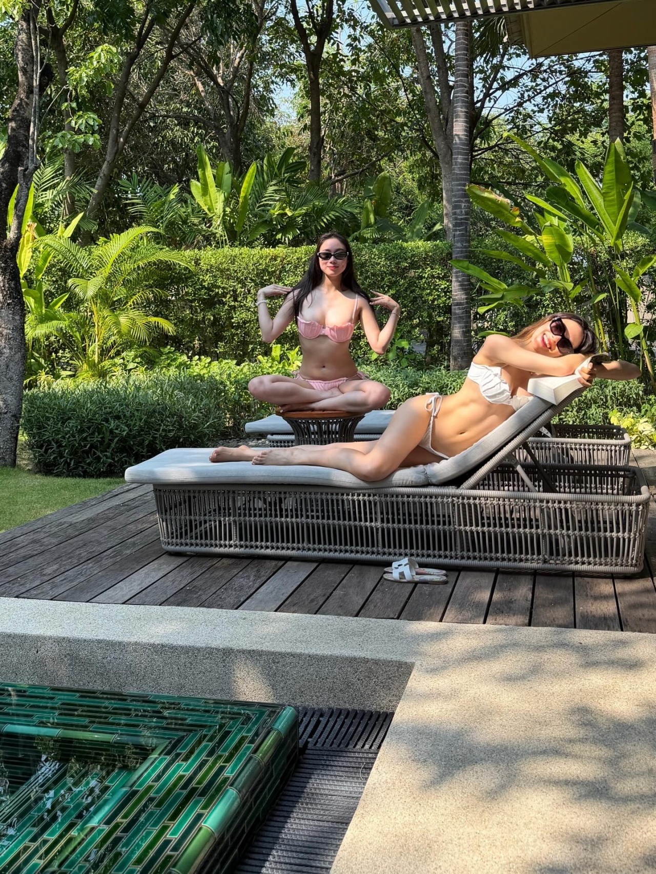 超绝马甲线！谷爱凌晒与“赌王”千金何超欣合照，两人身穿比基尼 