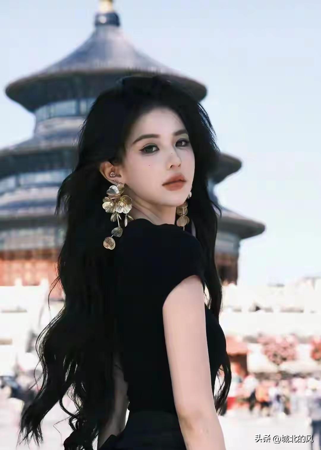 这是陕西汉中一校花，1.67米，容貌出众，国色天香，如梅花，似月季，赛牡丹。放眼