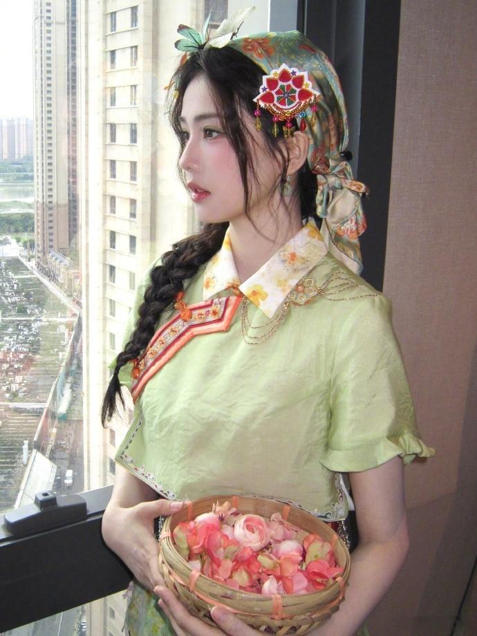 奔赴长沙，快乐录制！白鹿用心营业，期待带来超多惊喜与欢笑！白鹿到长沙录hi6你好