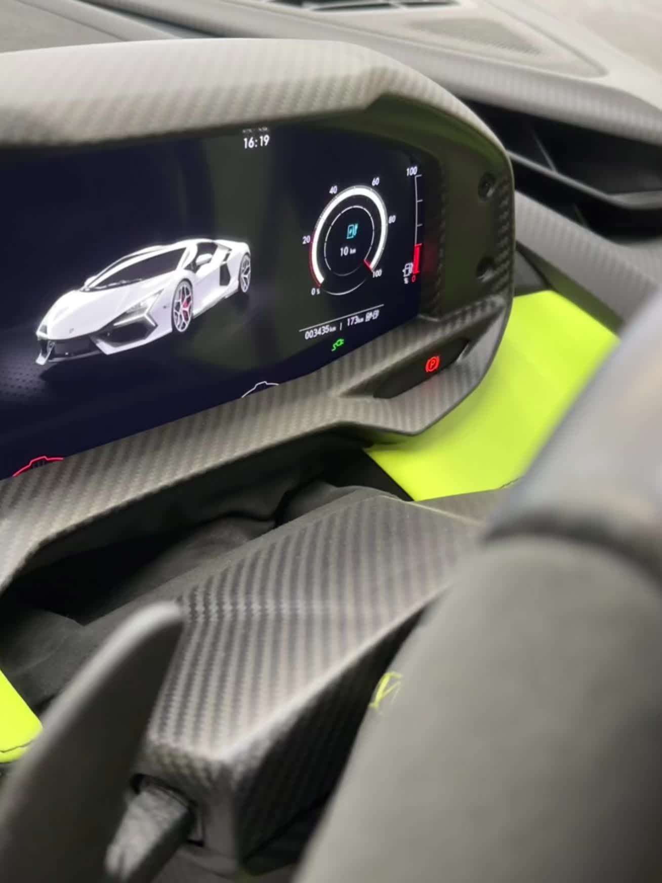 Lamborghini Revuelto
