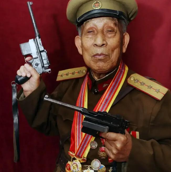 1996年，滕西远私藏两支手枪，民警让他上交，可他却说：“这两支枪，一支是粟裕大