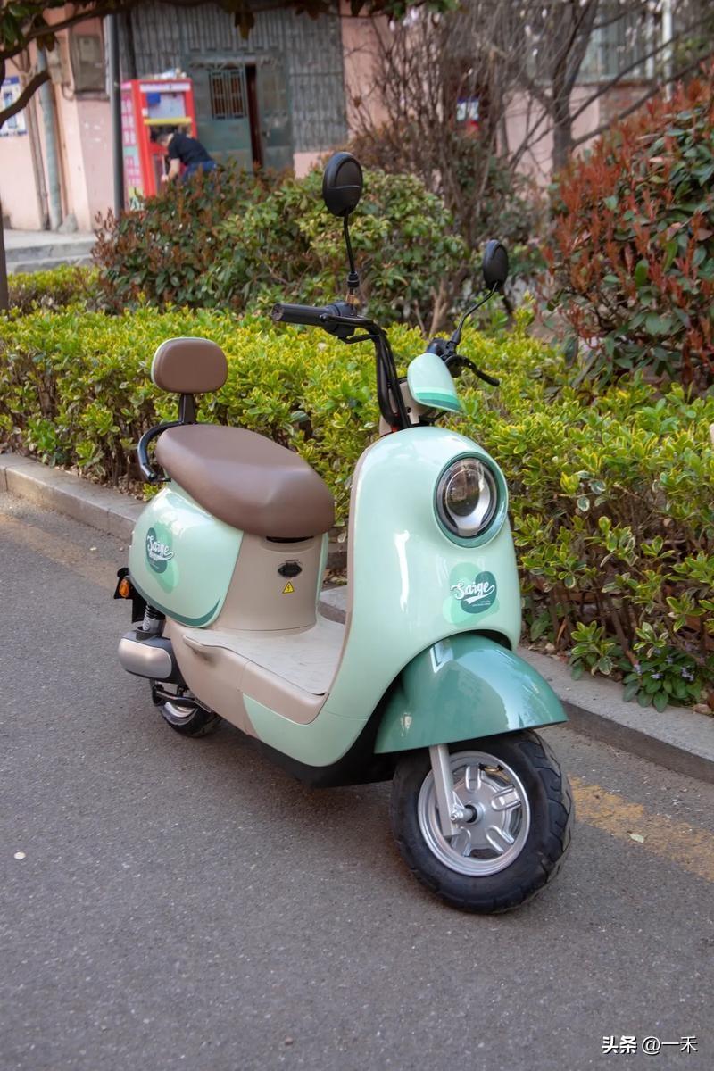 4月1日起，雅迪、爱玛等电动车集体涨价，买车要多花钱了！
 
家人们，重要消息！