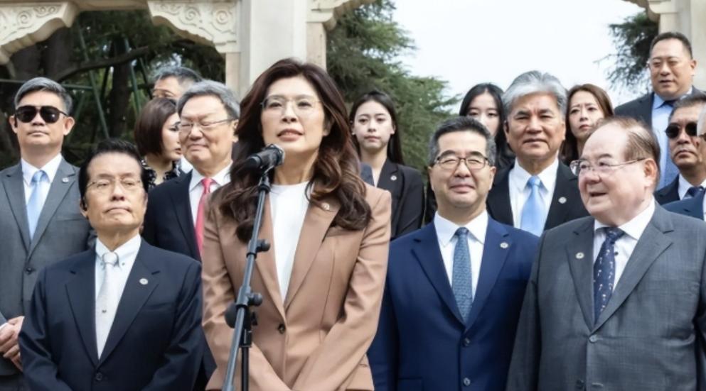 5月5日国民党立法院党团大会上，吵了快半年的天价军购预算之争，终于被彻底摆上台面