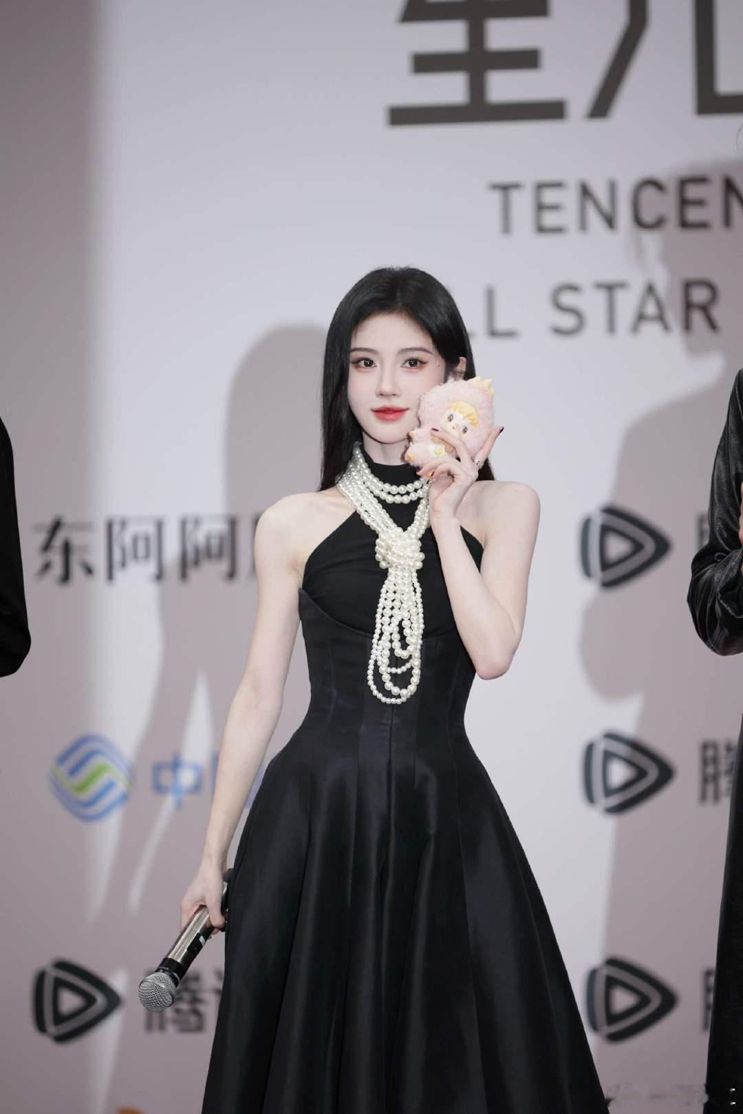 星光大赏AI红毯真香了 星光大赏你有这好东西早说啊！！大白屏+AI红毯直接把科技