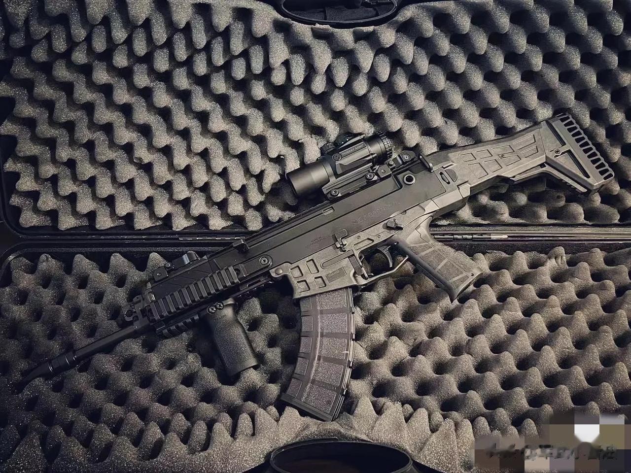  CZ806突击步枪，是捷克切斯卡-兹布罗约夫卡公司生产的突击步枪
CZ806能