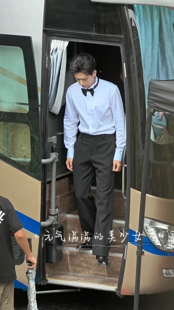 原来孟弗渊陈清雾今天办婚礼啊啊啊啊你们雾里青也是甜得很完整了。。求婚结婚都有！ 