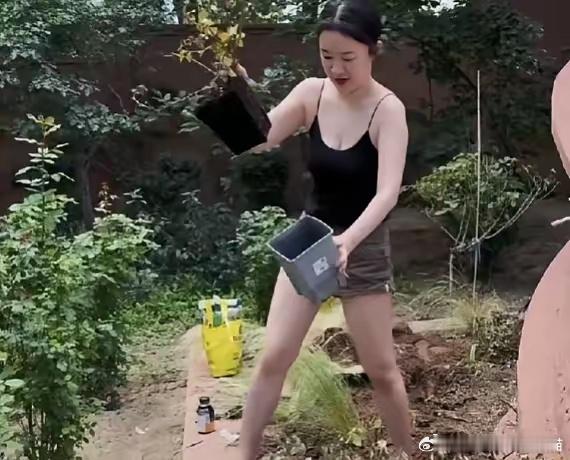 霍思燕，太豪横了！昨天晚上，霍思燕在社交平台发了个视频，看到视频中的一切后，不得