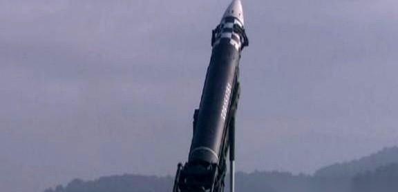 别再说什么人道主义了，美国不敢动朝鲜，纯粹是因为怕。怕的不是别的，就是那个叫“火