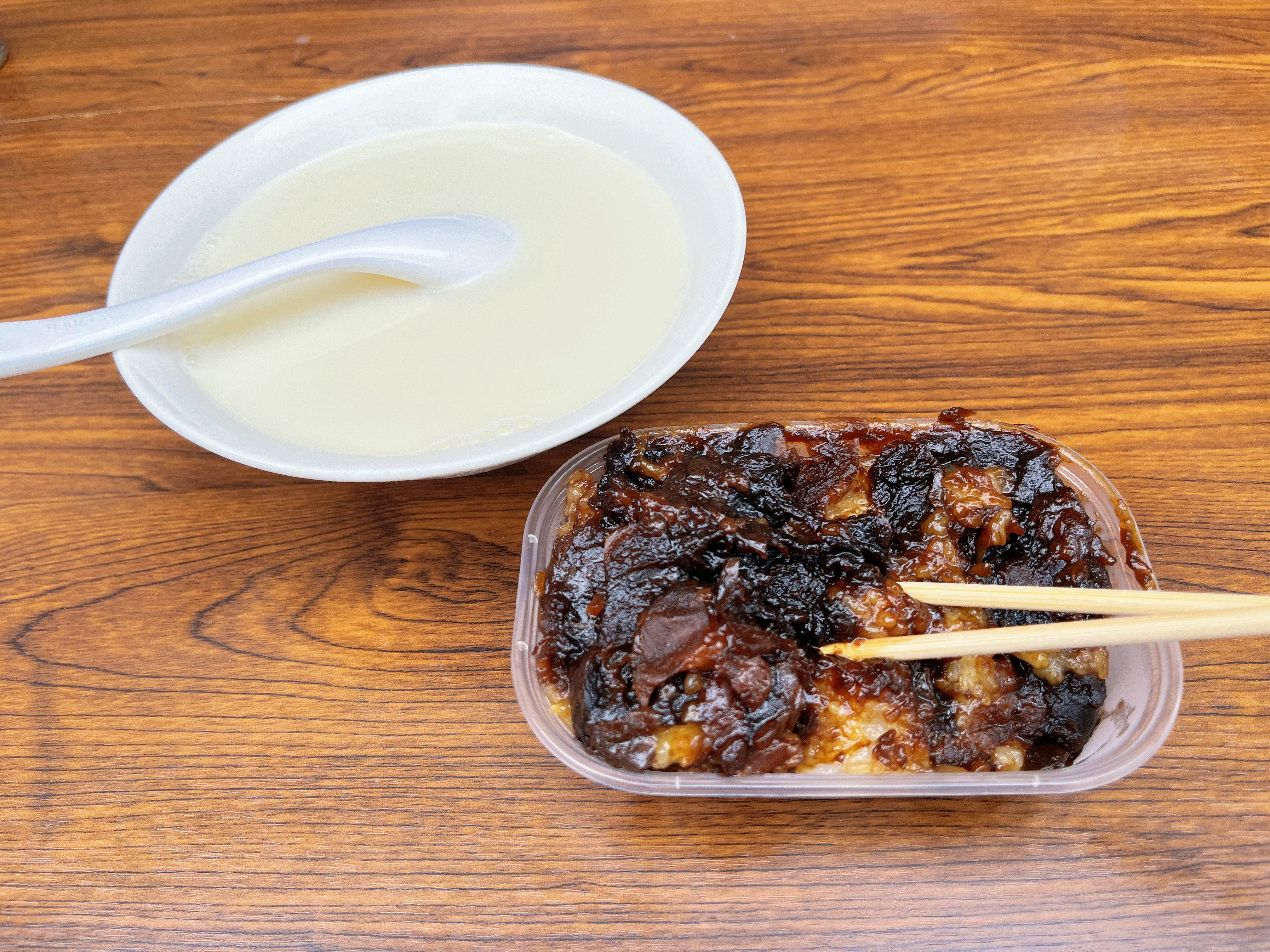 乔伊生活[超话] 今天早上，我和辉哥第一、二节都没有课。于是，辉哥提议早饭去校外