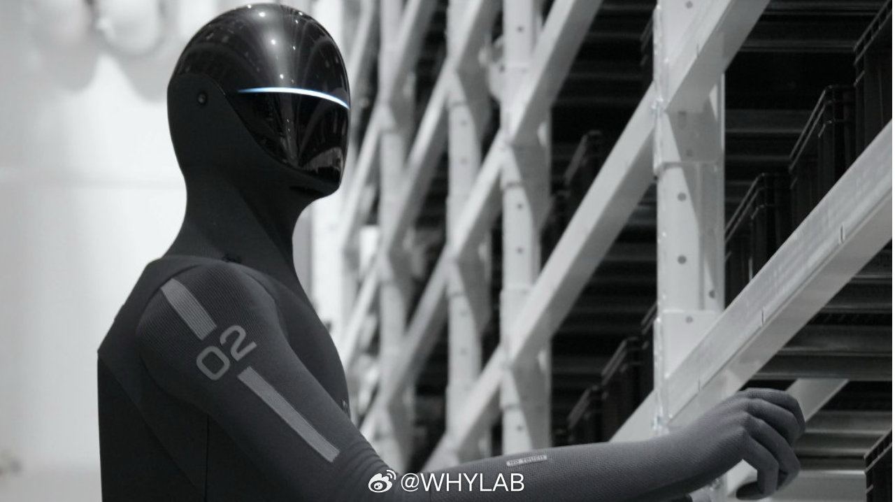 小米对 Xiaomi CyberOne 的仿生手做了一些设计改造，压缩了 60%