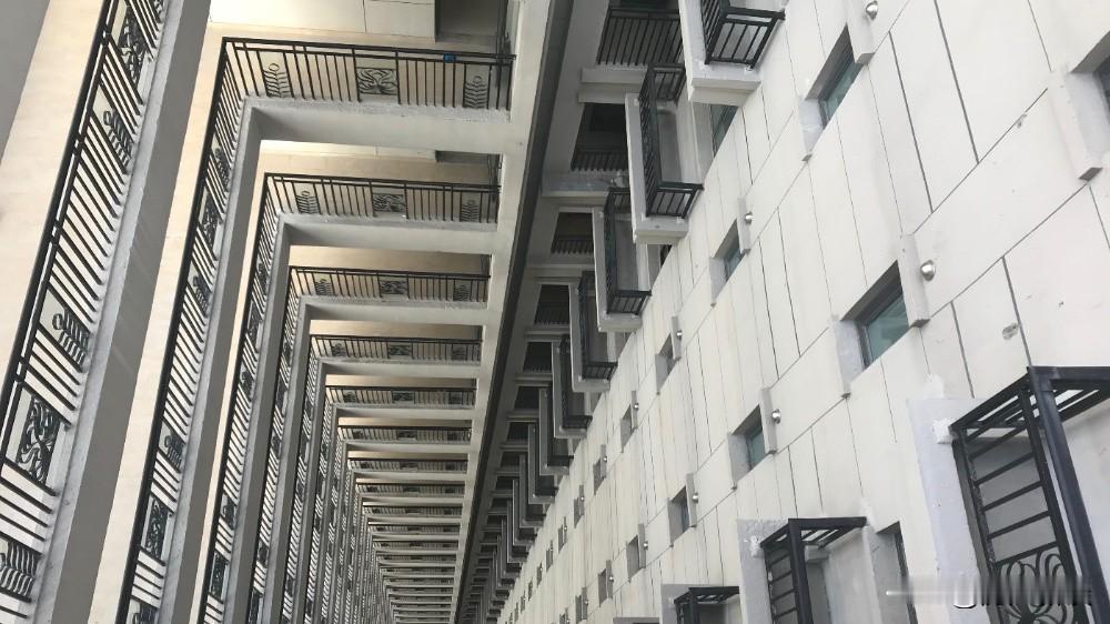 4楼、8楼、14楼、18楼、24楼不能买？
过去楼市一直流传着“穷买顶楼，傻买一