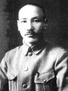 国民政府时期，朝堂与军界派系林立，有十位手握核心实权的关键人物，左右着当时的政局