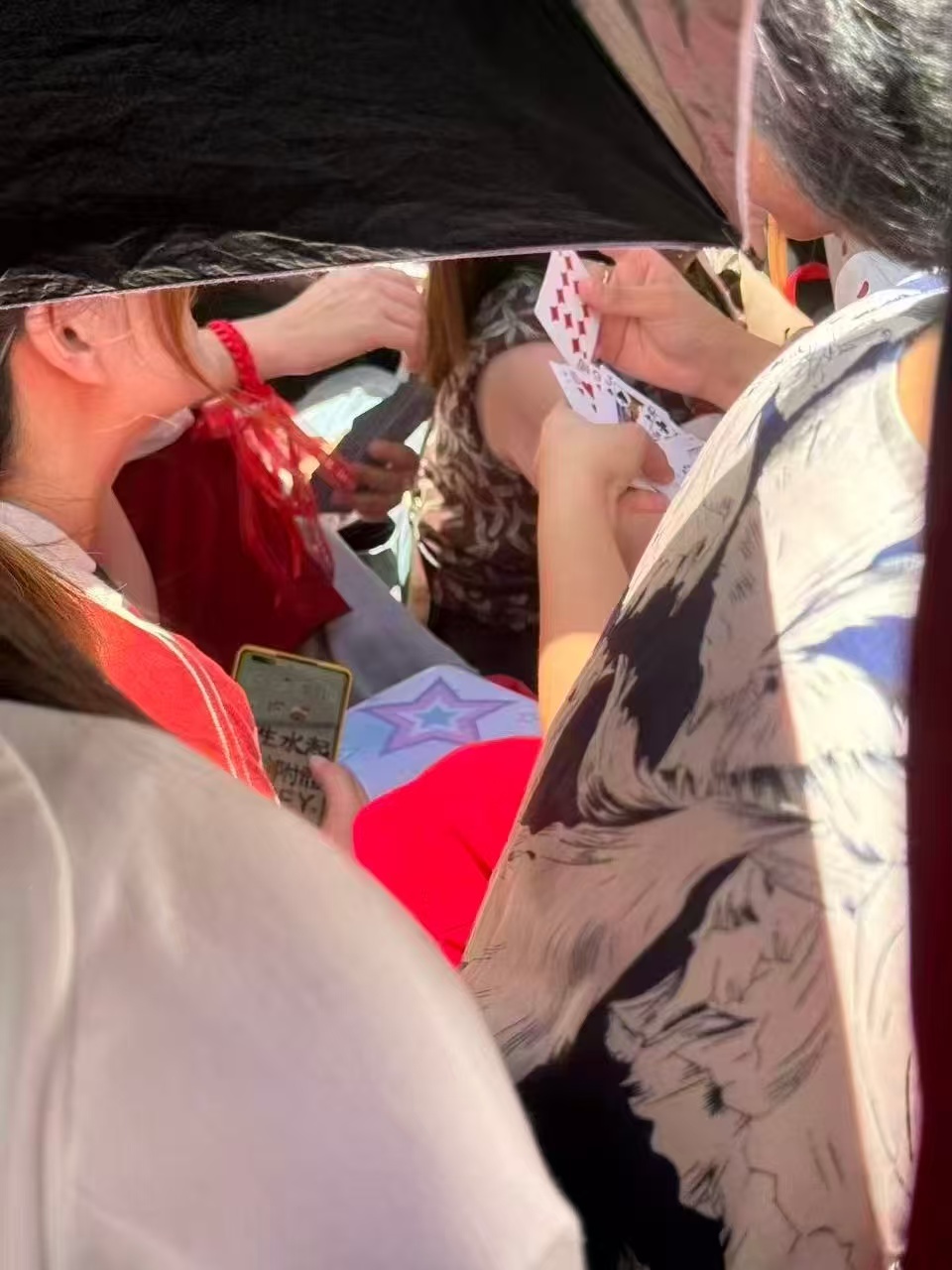 据说输了送周边，我不行了，怎么那么会玩悠着点，别把祖传手幅都输进去
