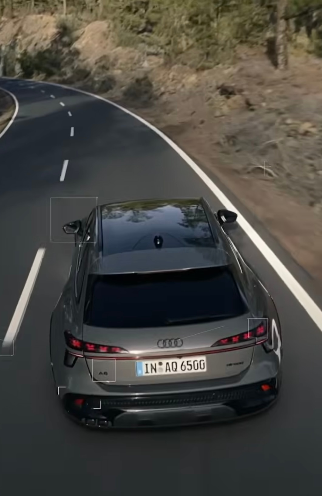 A6 allroad，这个角度好，航拍带一点畸变，显得更肥美 