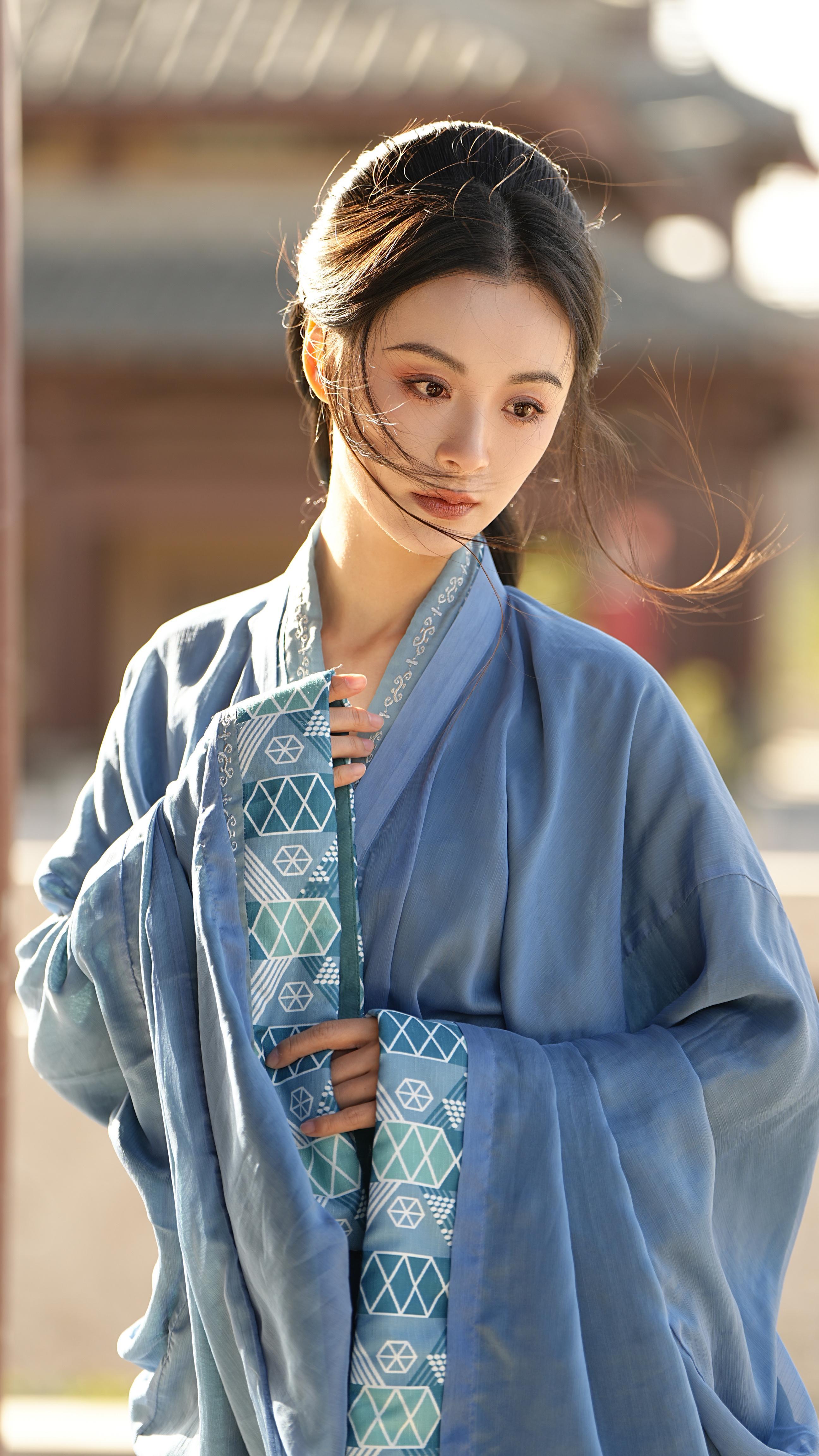#毛林林穿汉服过春节#蛮喜欢看到毛林林国风造型的！古风古韵特别足，更加是有着属于