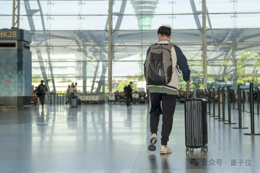 求职者用AI写简历，HR用AI筛简历，陷入「无人录用」死循环