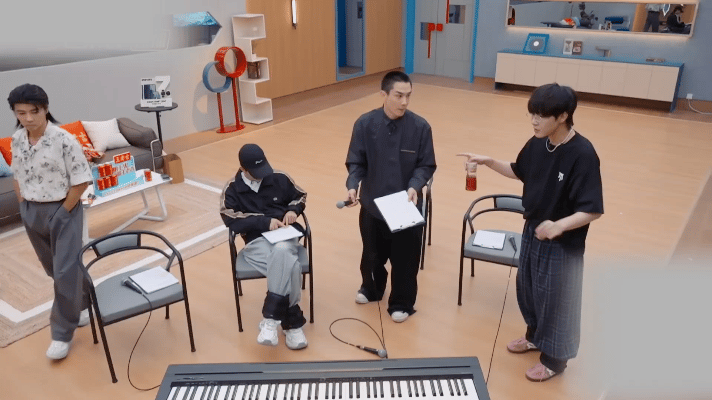  早安连叫李承铉三遍晋哥宝子们！速来听李承铉喊“晋哥”！早上听这个，比喝十杯咖啡