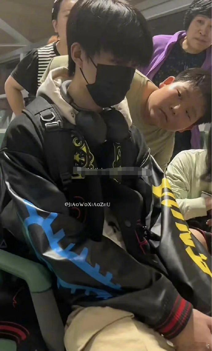 明星被拍时的第三视角，原来这么窒息啊！ ​​​