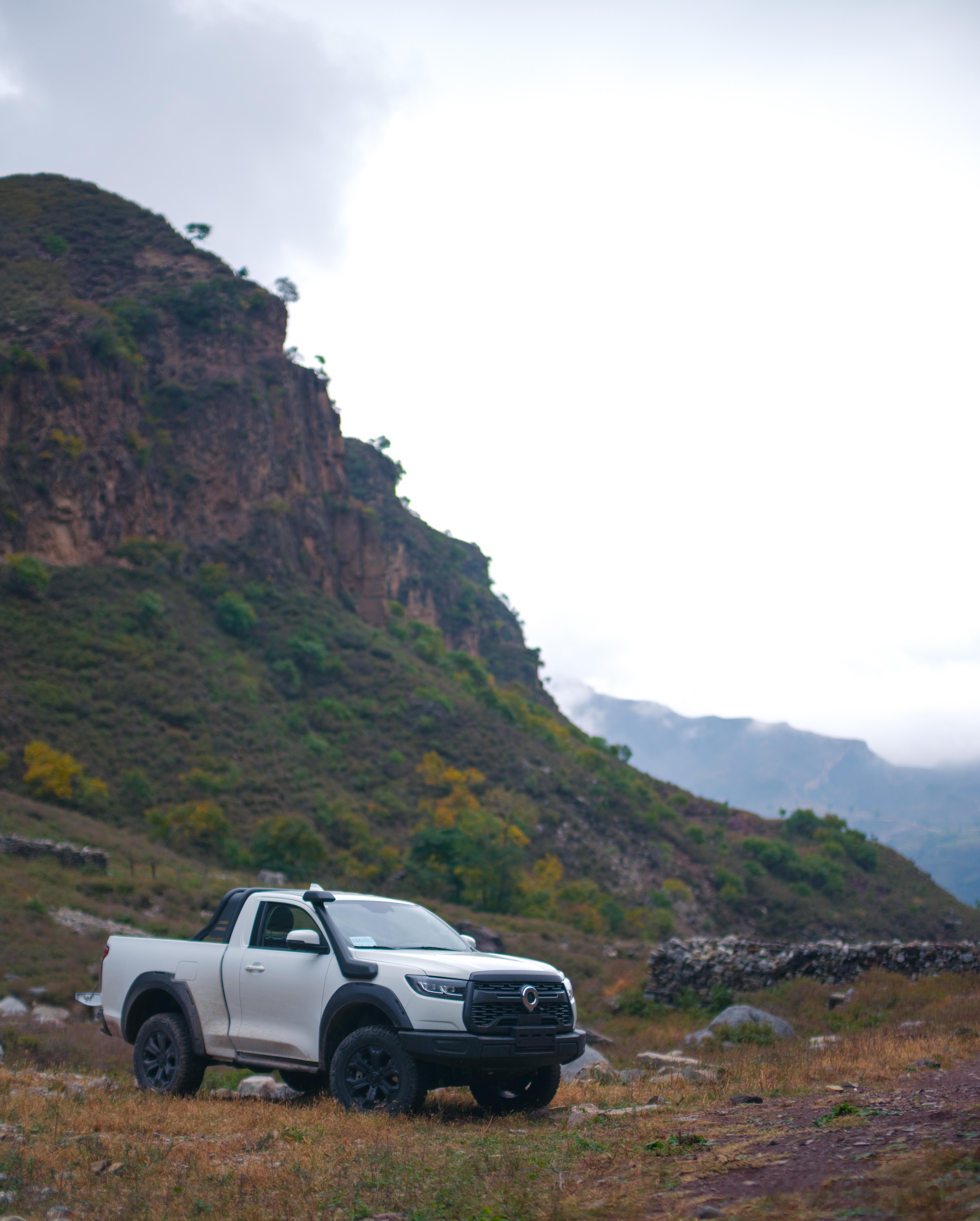 V6火炮高速➕越野穿越综合油耗，没省着开，表显13.8L/100km，350匹的