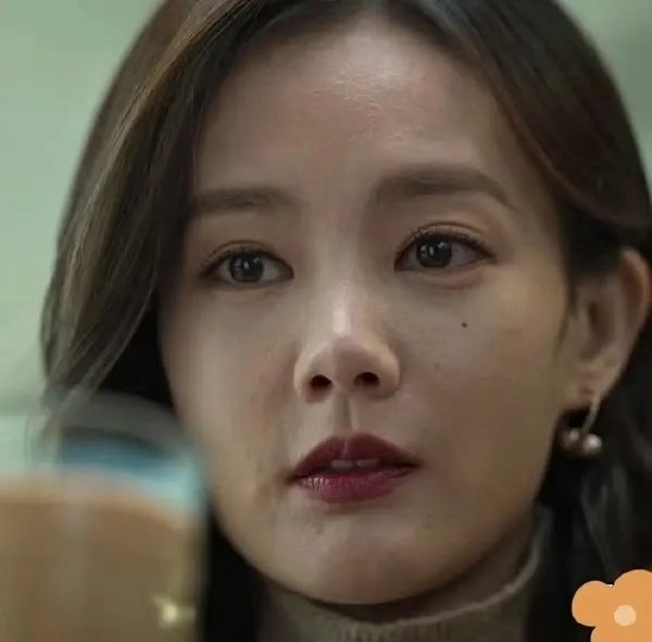 李一桐的皮肤状态确实有点像30多了 