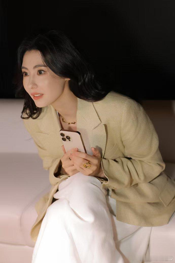 张柏芝别试探了有市场 张柏芝可别再试探啦，市场反馈超热烈！现场人山人海，大家见到