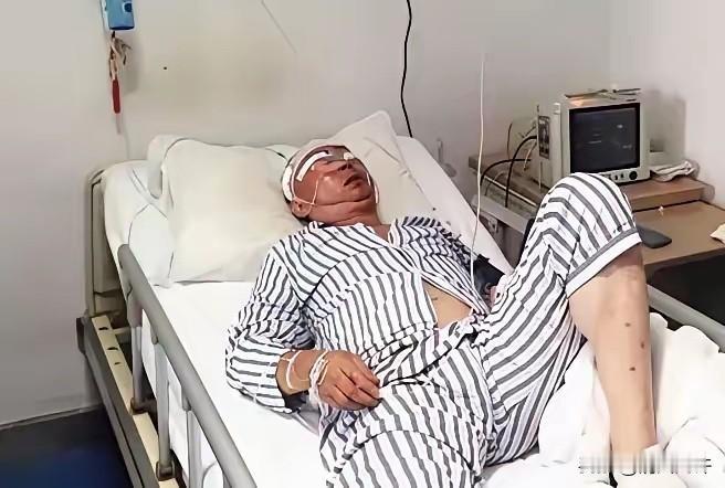 江苏南通，儿子遭遇车祸身受重伤，母亲救子心切，果断拿出26万元用于抢救儿子，儿子