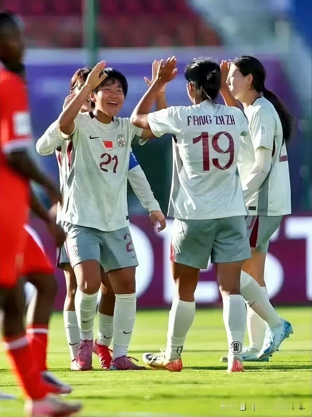 肯尼亚队、萨摩亚队的实力不足以检验目前这支中国U-17女足的真正实力，试想，中国