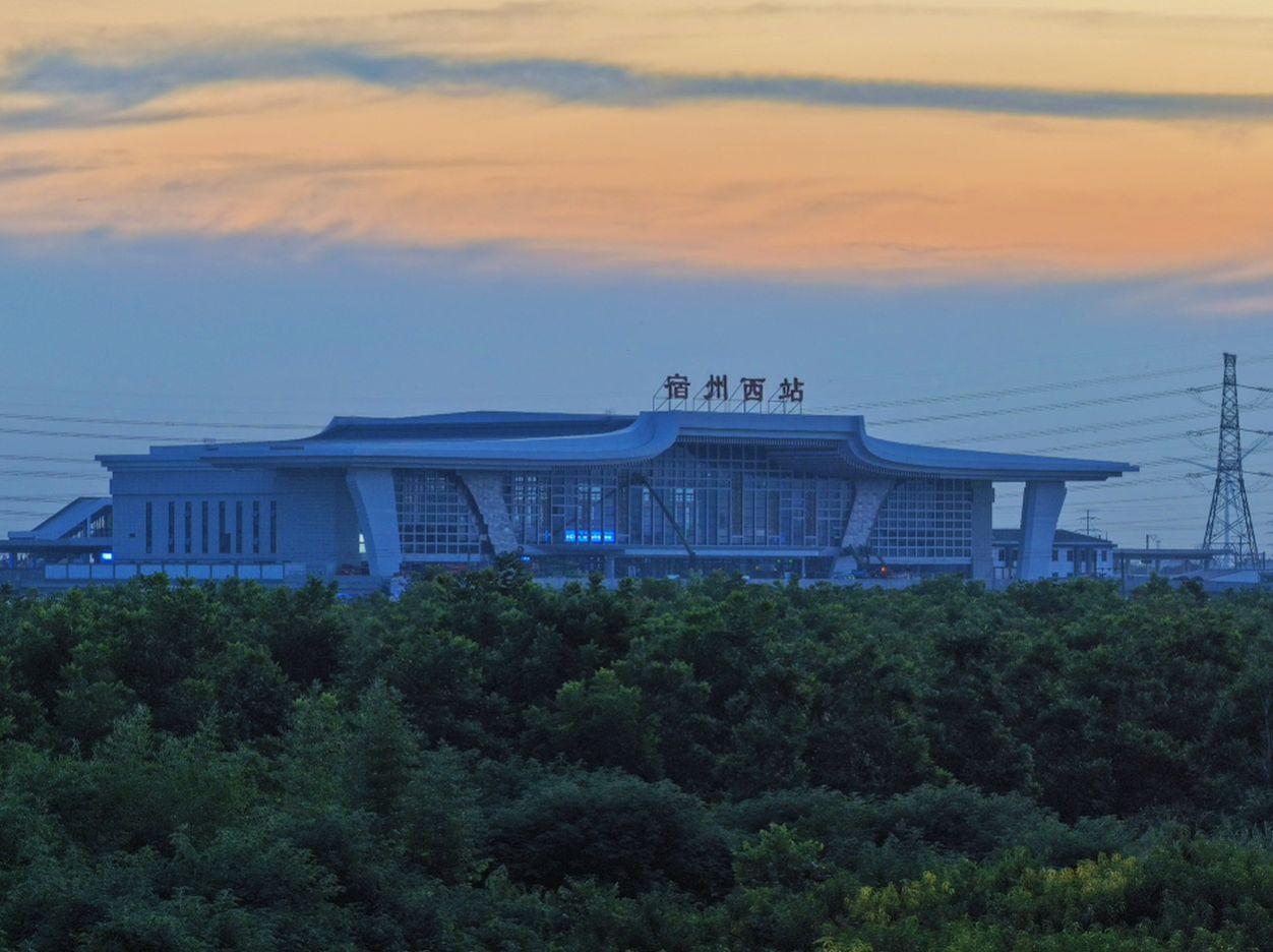 宿州西站距离开通又进一步！夜色高铁站