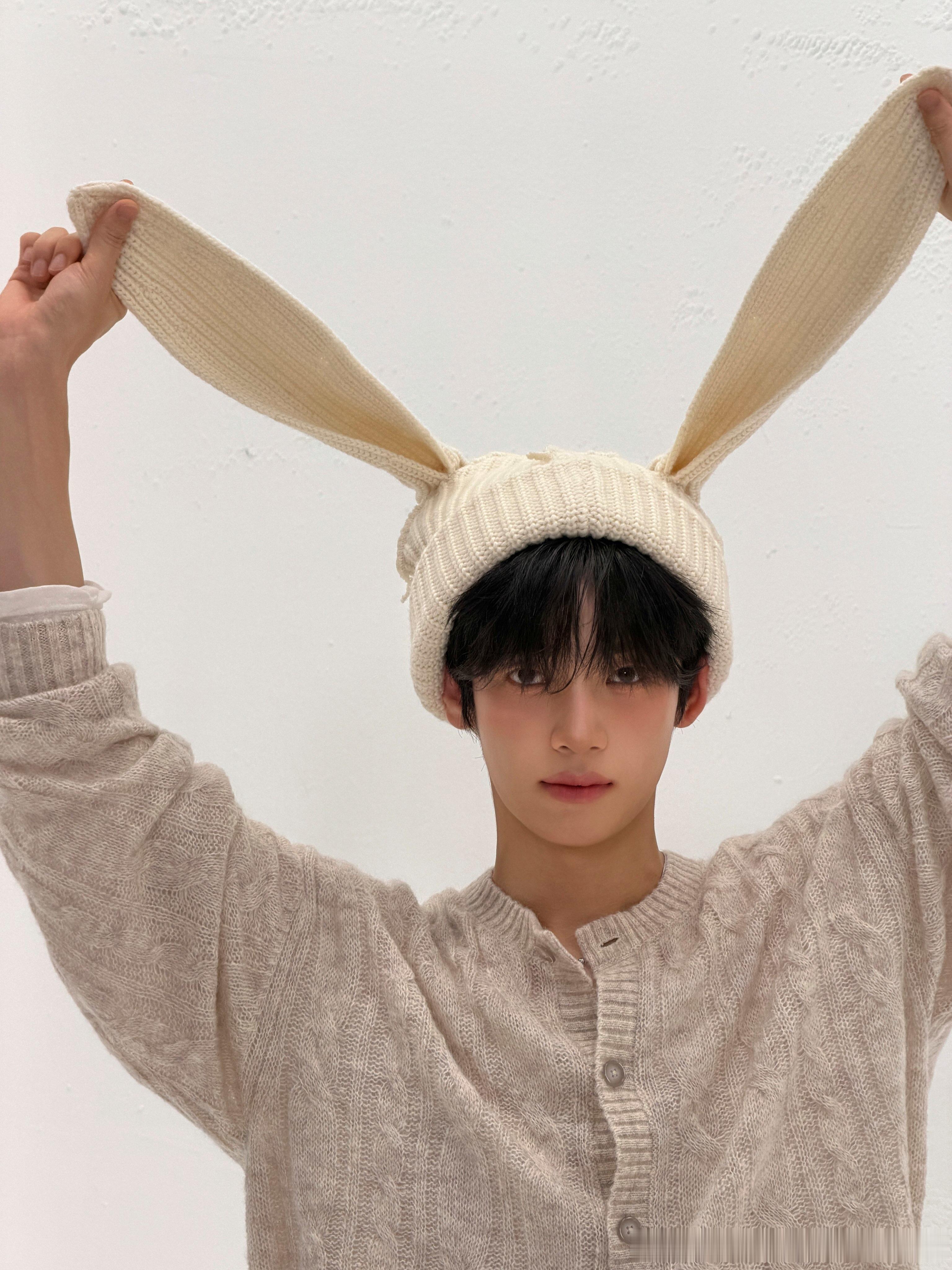 朴时宇[超话]  来自一组时宇宝宝的最新美图朴时宇朴时宇是演员也是idol ​​