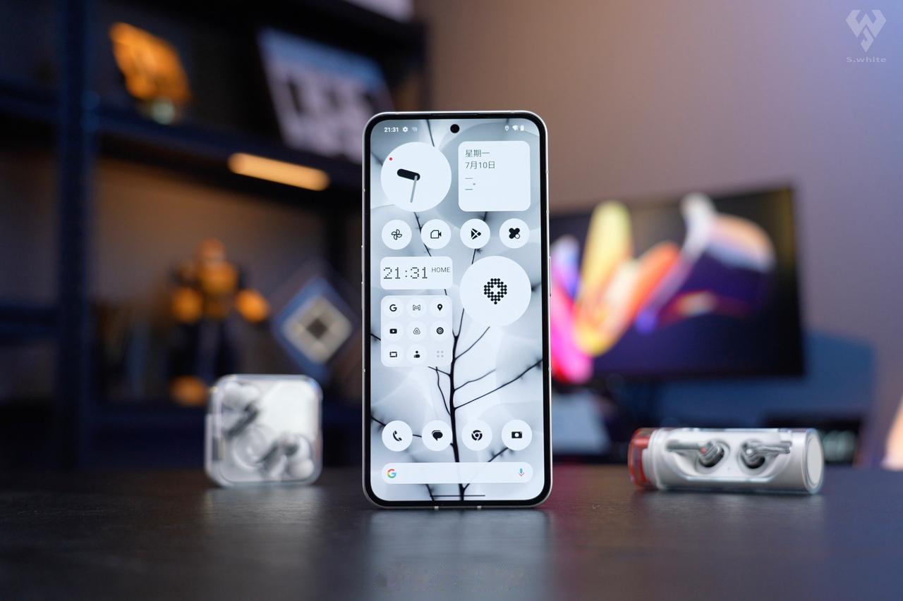 NothingPhone(2)集齐了黑白色✨ 
打几分？[灵光一闪]
不知不觉把