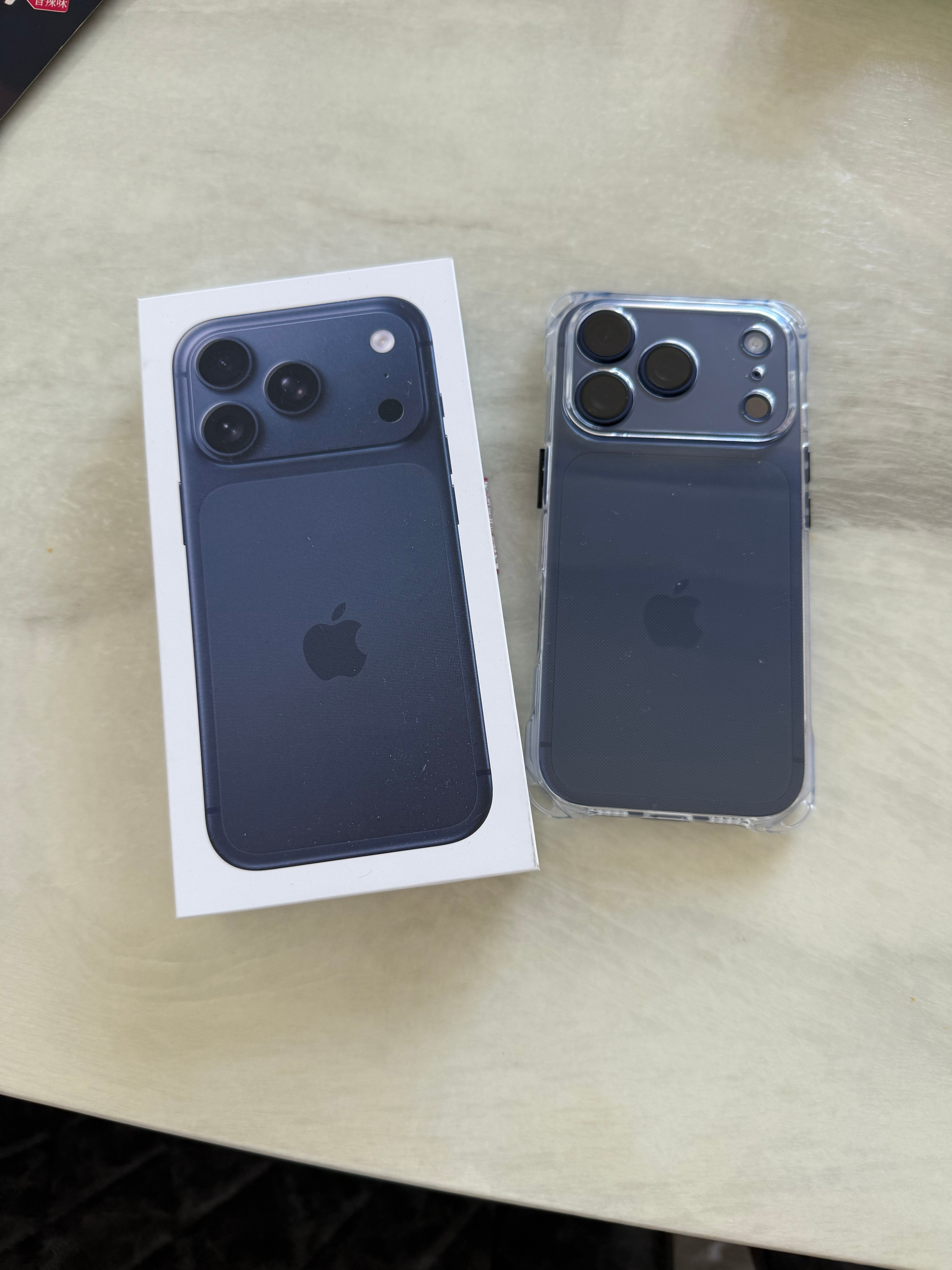给老婆买的全新17pro 1TB 到货了  她的16准备淘汰下来给我用拍机[do
