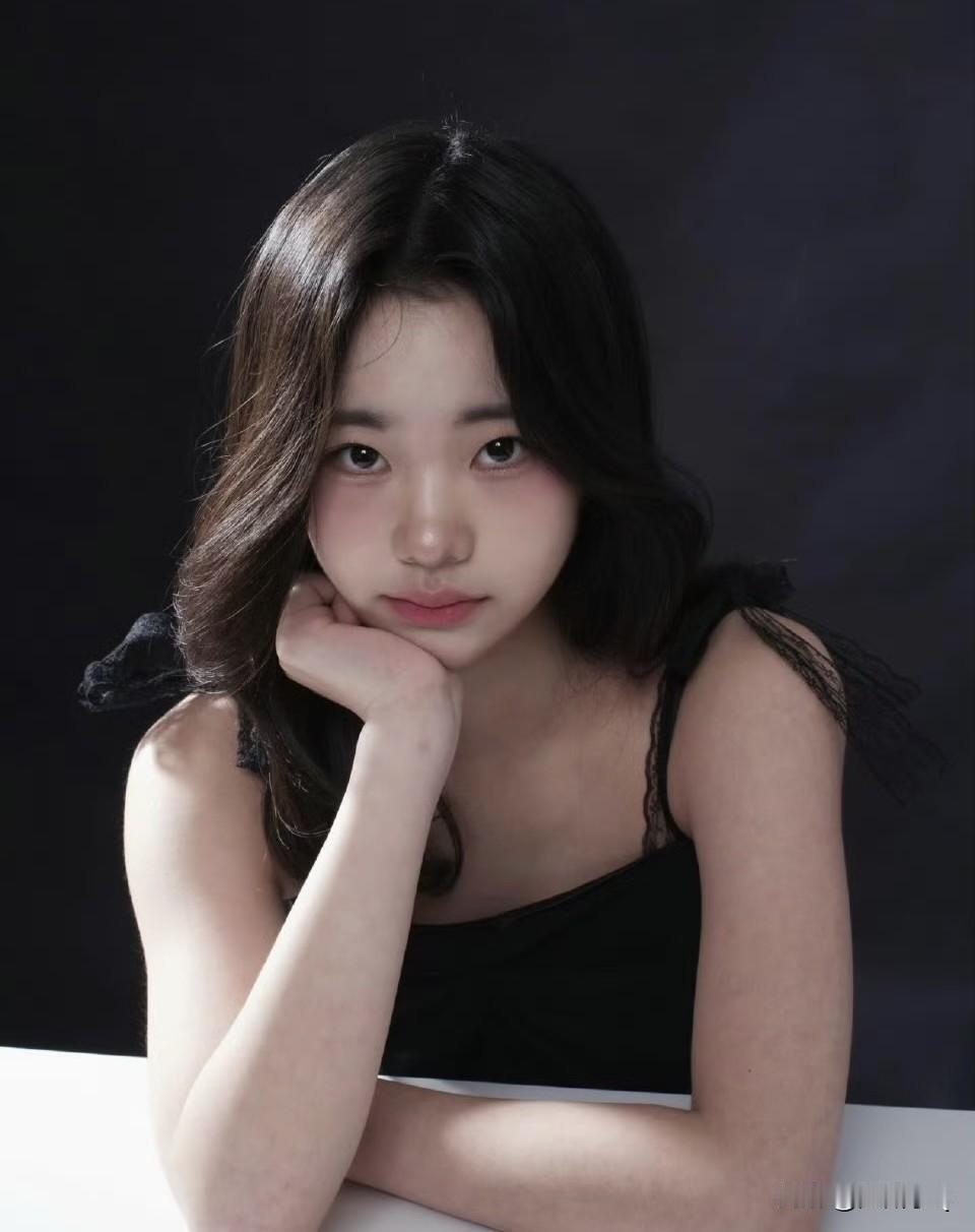 真是女大十八变，小S的小女儿变化实在太大了。小时候许老三和小S一样爱扮丑搞笑，没