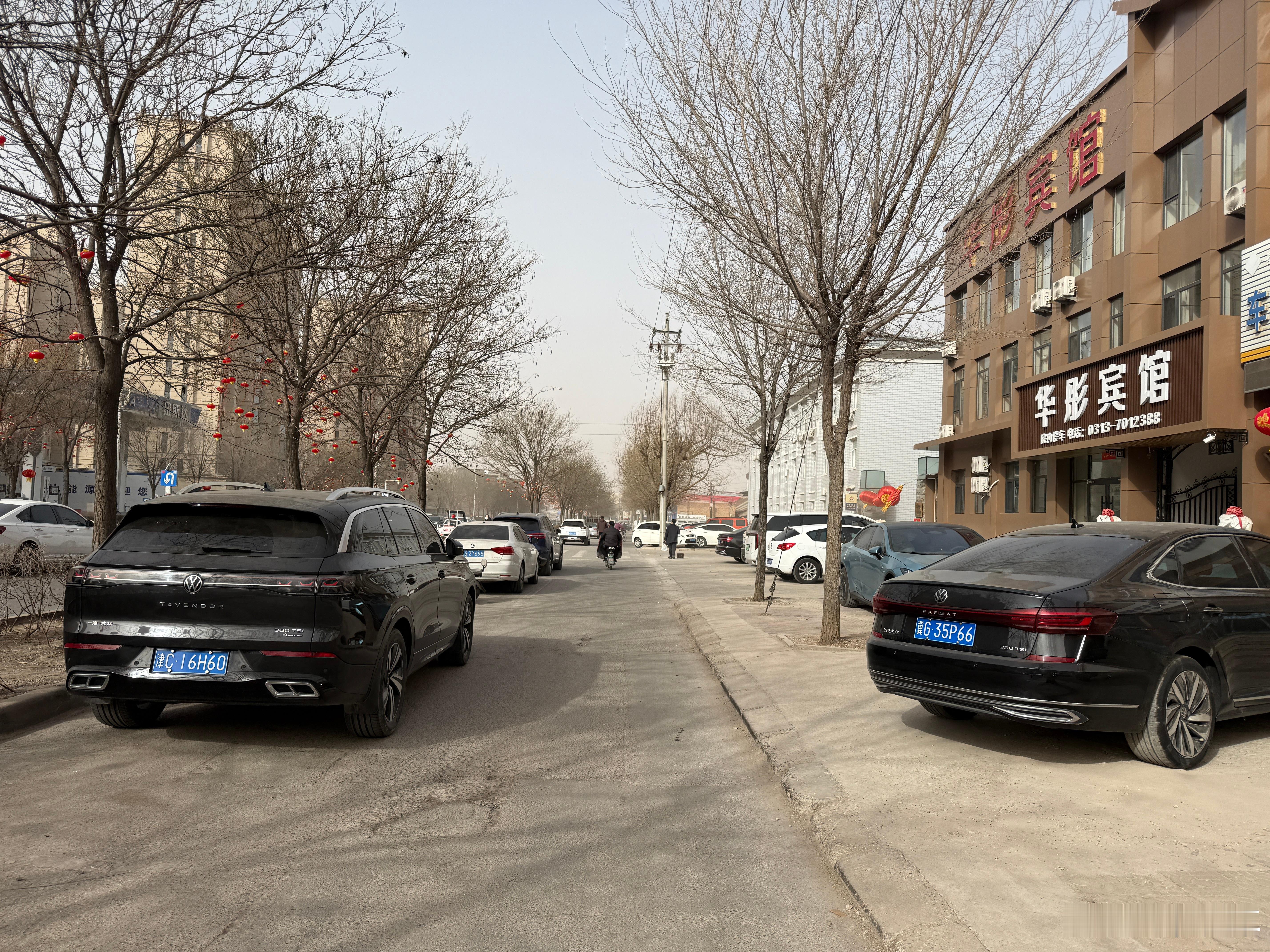 在我老家，大众、奥迪依然是多数人买车的首选，当然前提预算够的话。 