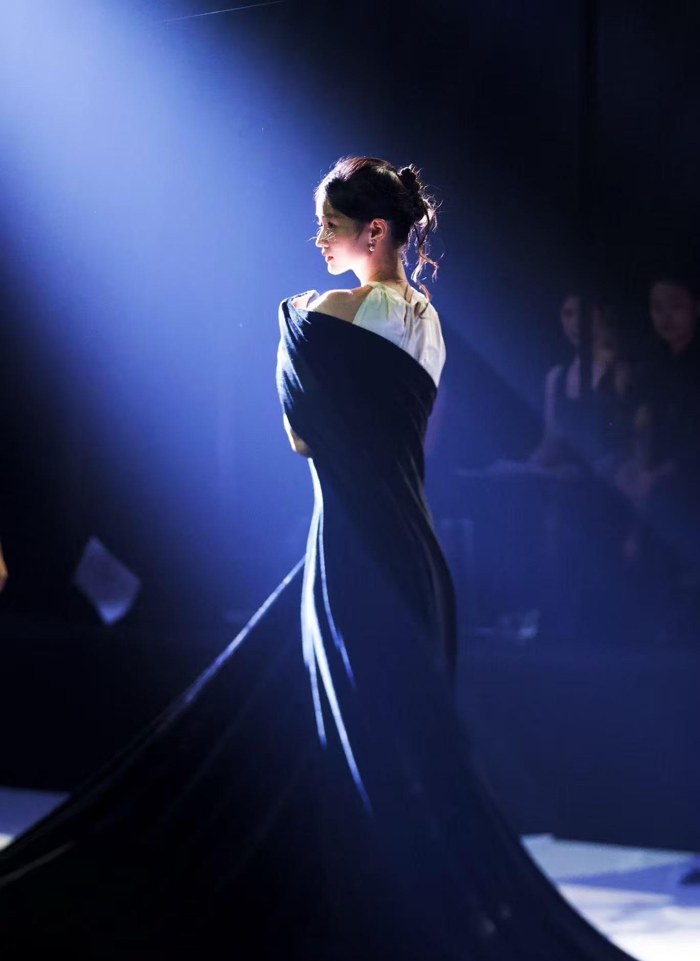 今年艺考的明星考生今年艺考的明星考生里面最期待的还是纪姿含了，长得很美，辨识度也