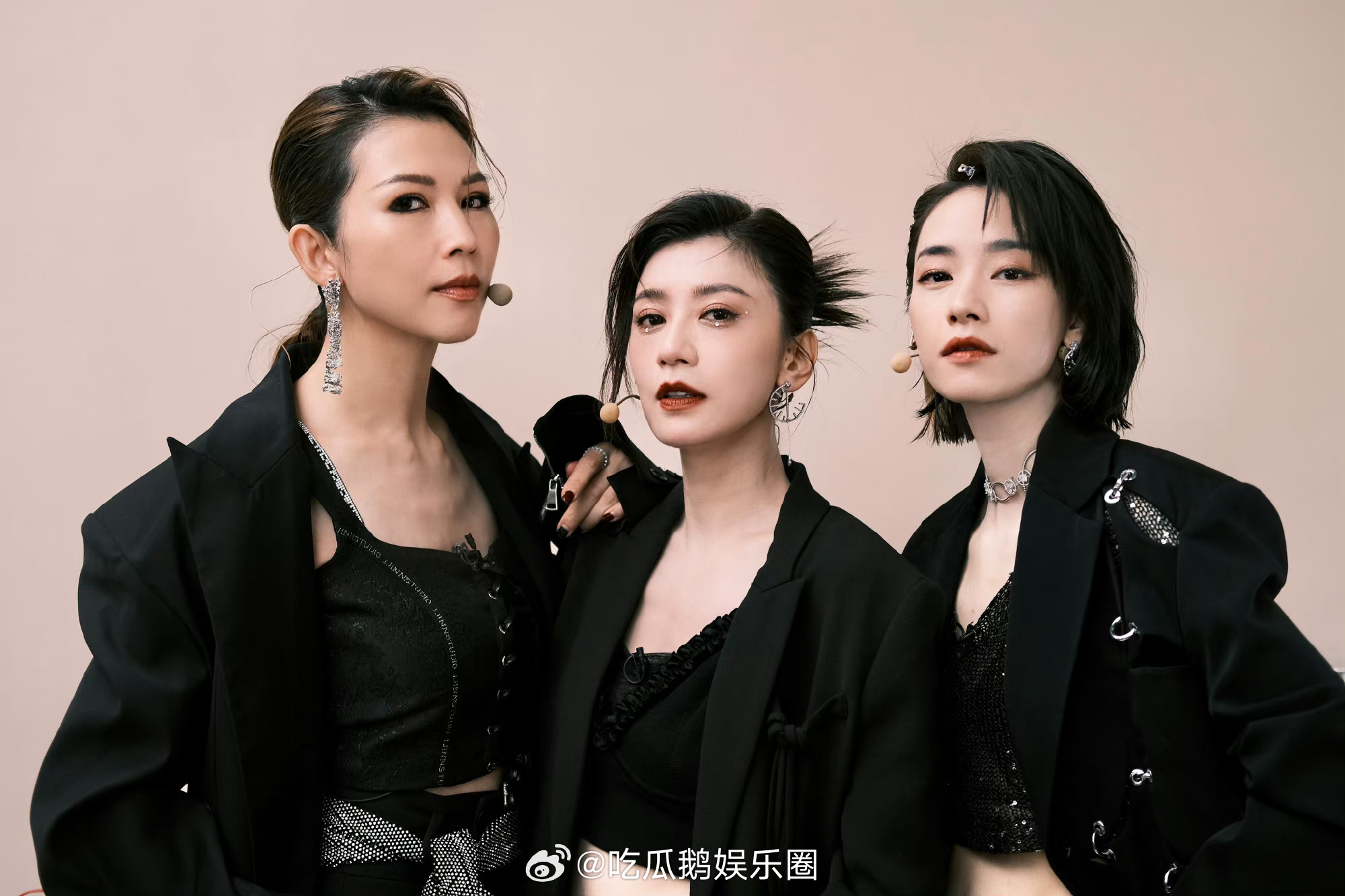 刘雅瑟贾静雯同框热聊贾静雯与刘雅瑟同框热聊，亲昵互动尽显情深，售后也太让人暖心！