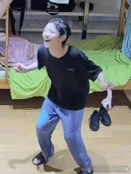 陈浚铭少谈恋爱吧 头发都无了王橹杰 王橹杰大帅哥