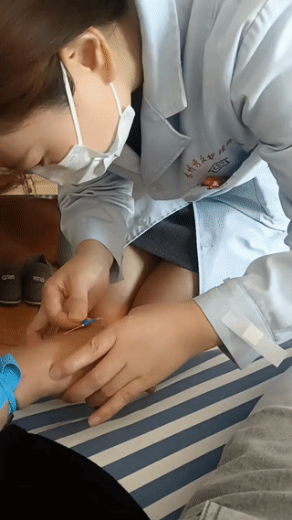 一名男子五一放假，原本是想趁着假期出去玩两天。
结果竟然一不小心感冒发烧了？
实