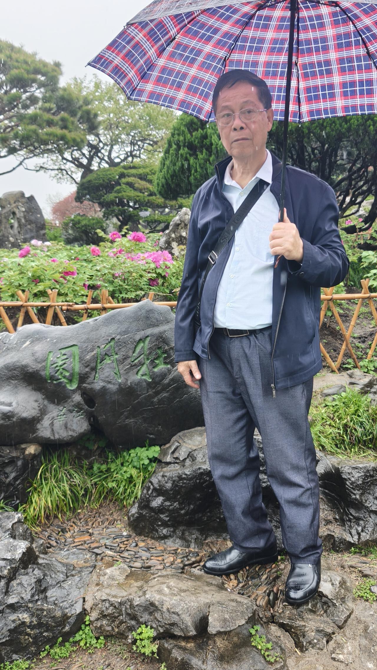 分享一张你在西湖拍的最漂亮照片这当然是牡丹花啦！而且牡丹花的花期很短，我今次是计