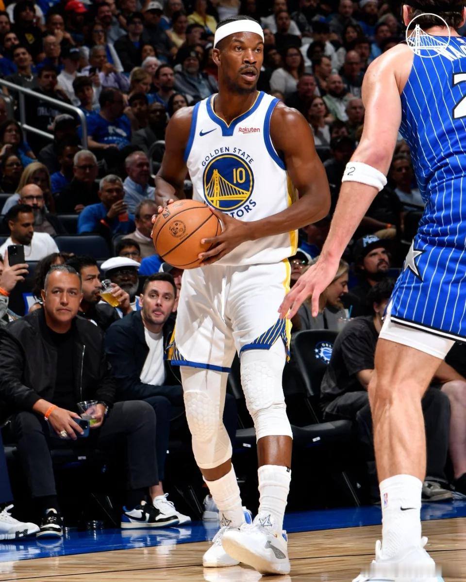 北京时间11月19日，NBA常规赛继续进行，勇士客场113-121不敌魔术，本场