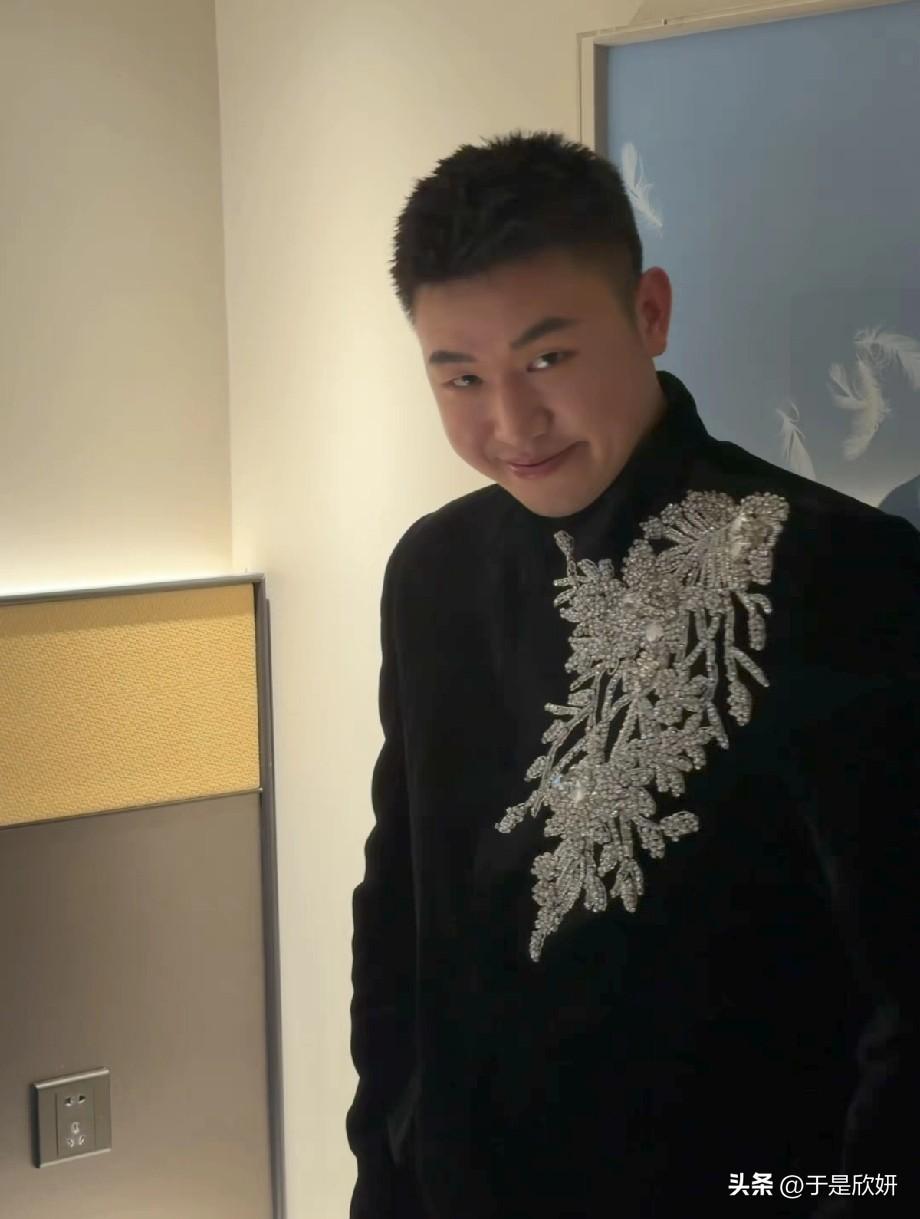 从农村放牛娃到国际T台！名模坤靠一双“泥腿”，踩出了中国男模的新高度！
---